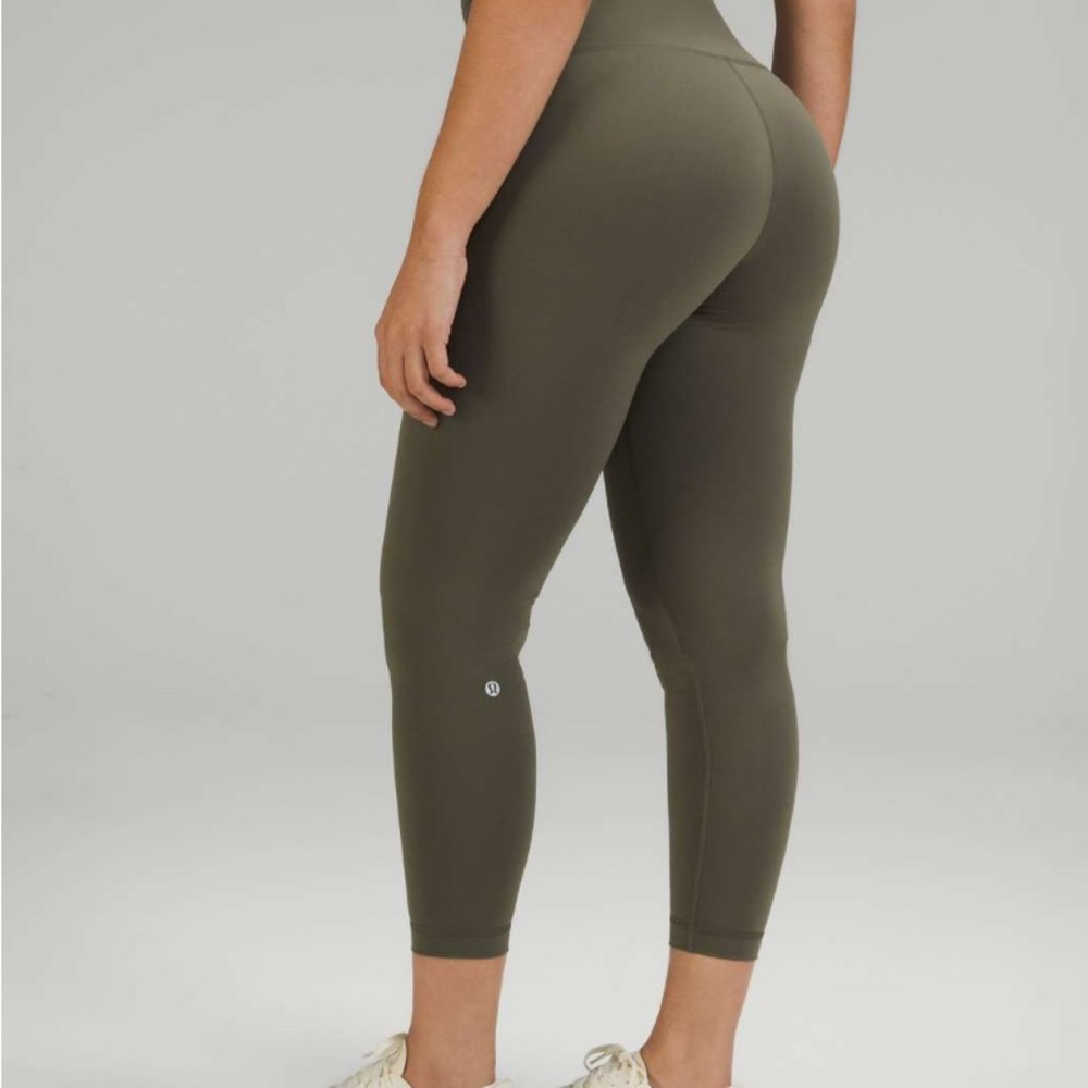 Lululemon Wunder Train Contour Fit High-Rise Tight 25"
Army Green